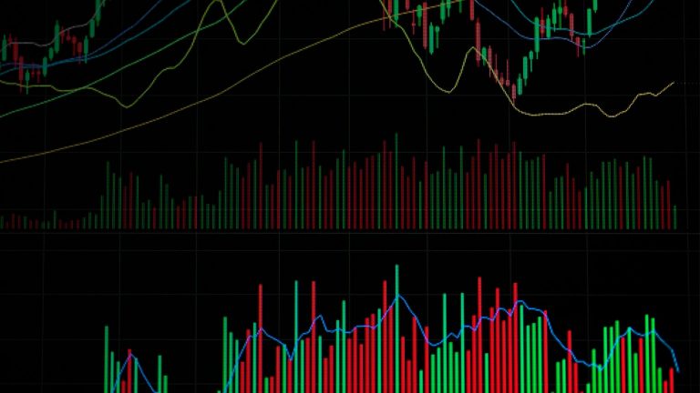 Ibovespa recua com possível mudança na meta de inflação