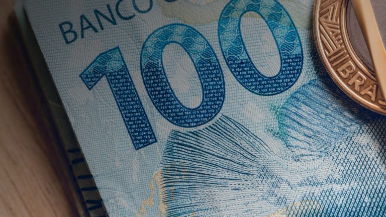 Como investir 100 reais por mês?