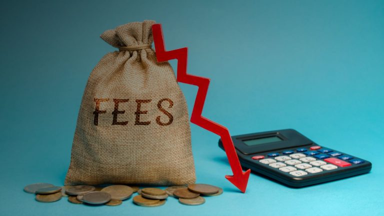 Ano promete queda na Selic: renda fixa ainda vale a pena?