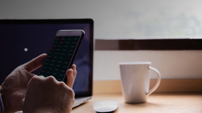 Como montar uma carteira de investimentos inteligente em cenários de juros altos