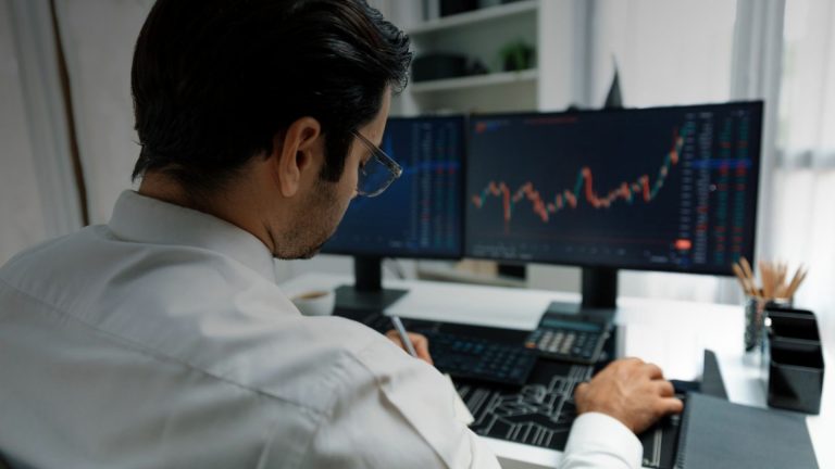 Como montar uma carteira de investimentos para o segundo semestre de 2026?
